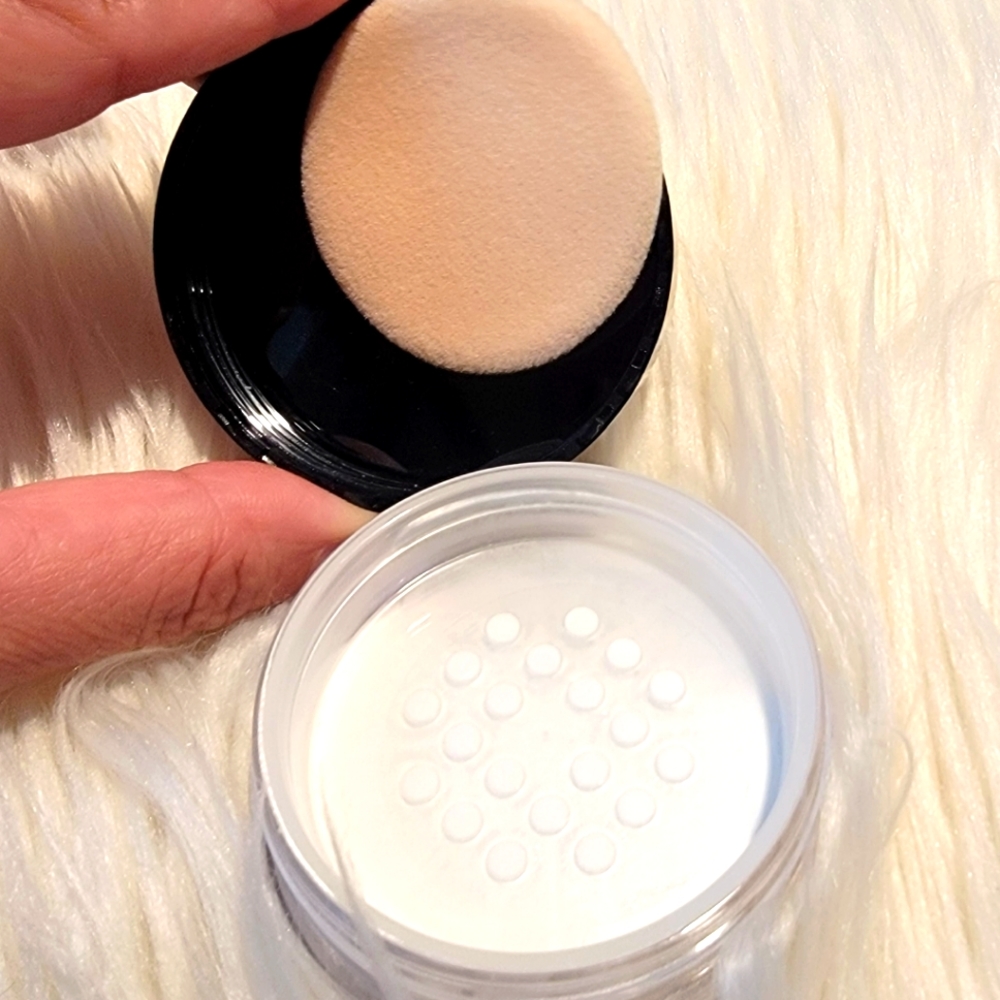 New Bellapierre High Definition Finishing Powder - Translucent - Picture 8 of 10